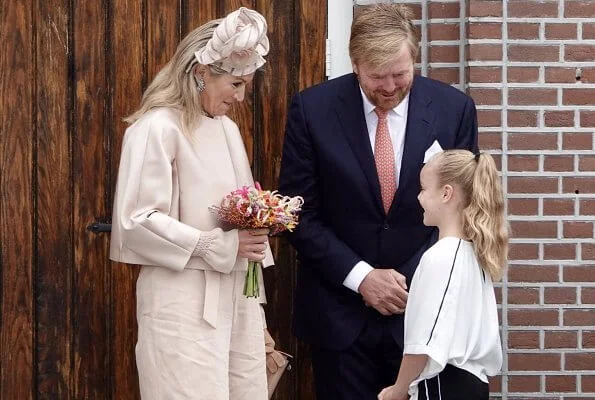 King's Commissioner, Mrs. Jetta Klijnsma. Queen Maxima wore a blouse and trousers by Natan. Hale Bob dress