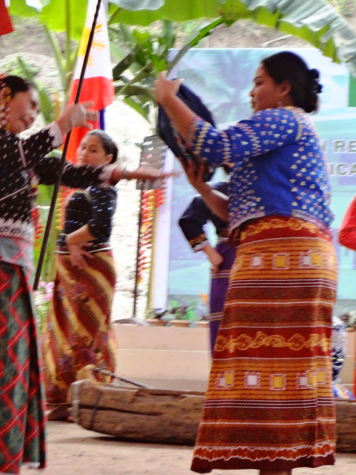 Malungon Retreat and Community Resource Center: B'laan Dance, Costumes ...