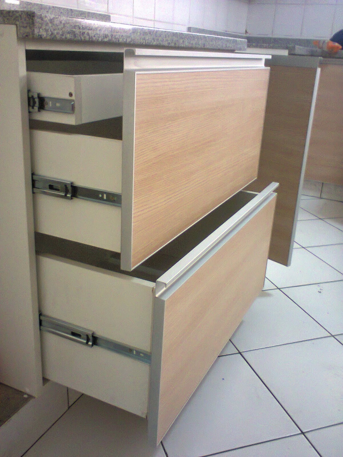 E y G Proyectos Integrales - Muebles en melamina,aluminio y vidrio