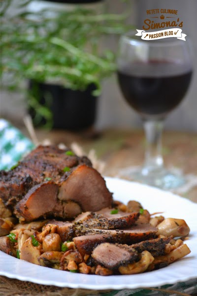 Muschi de porc impletit  pe pat de ciuperci