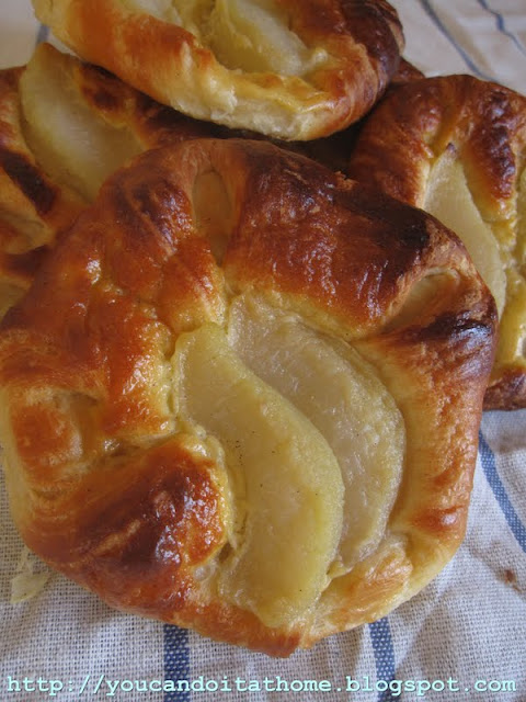 You can do it... at home!: Pear Danish - fruits for breakfast, check!