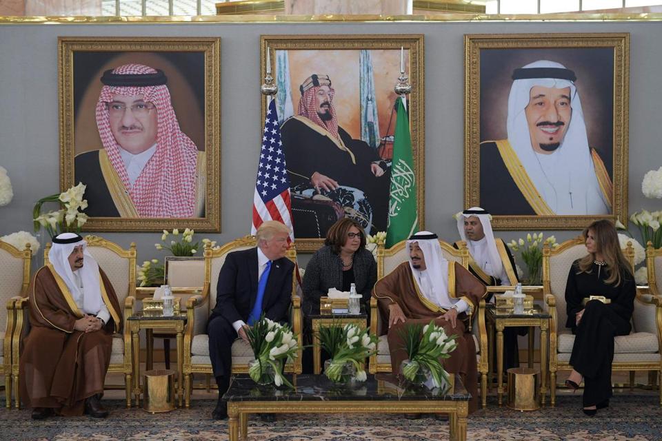 Tổng thống Trump diện kiến Vua Salman. (Ảnh: Bostonglobe)