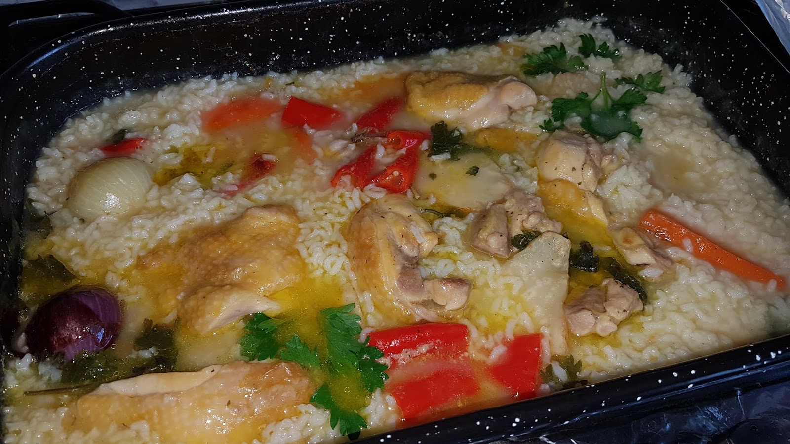 susu Pilaf de orez cu pui la cuptor