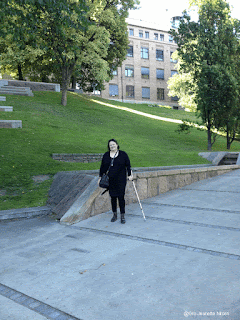 Gro Jeanette Nilsen i gamle trakter, ved det gamle Rikshospitalet i Oslo.