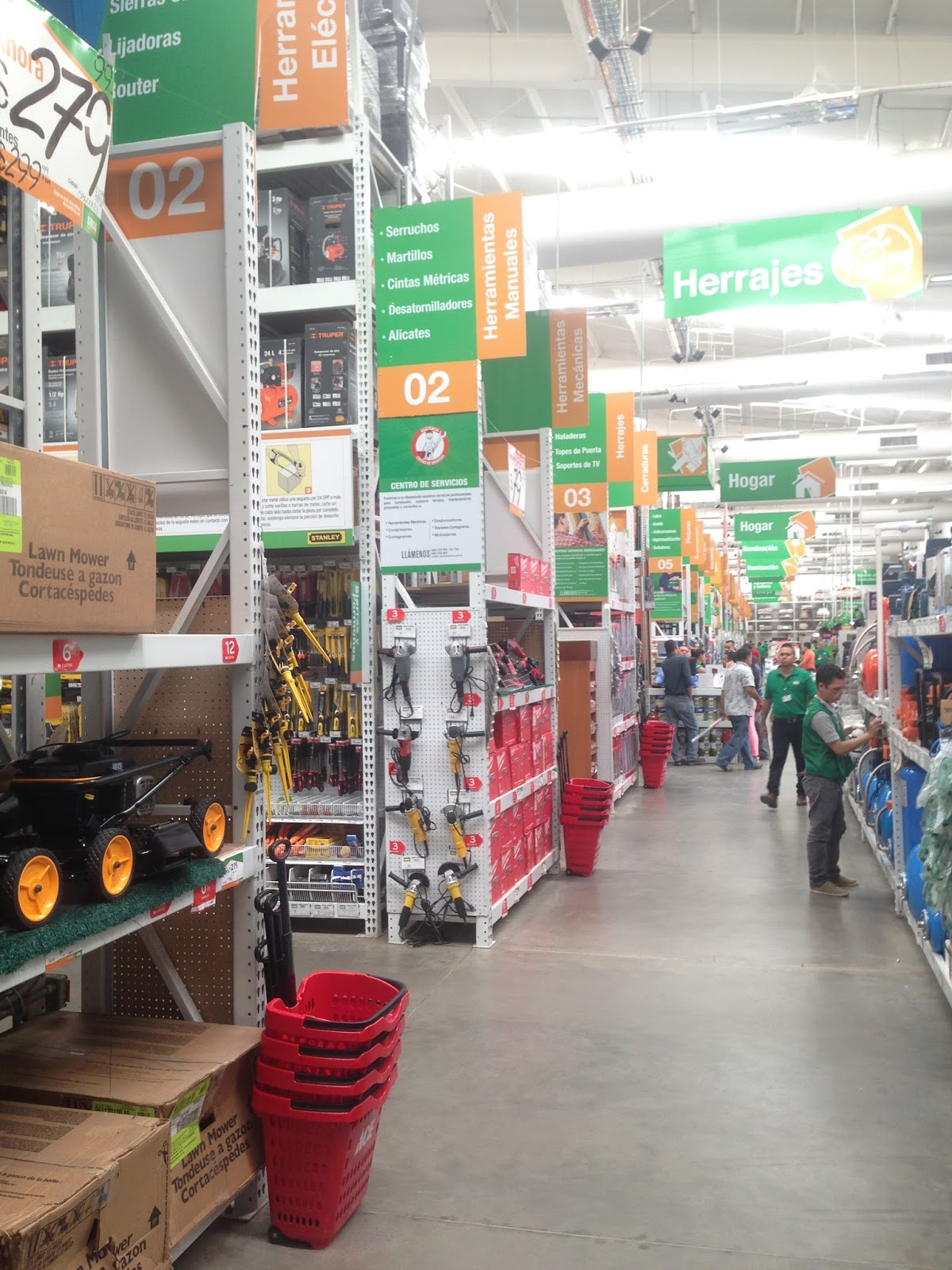 Stock Family Trip Sinsa, Nicaragua's do it yourself center