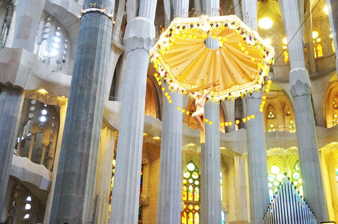 Architecture de Gaudi pour la Sagrada Familia