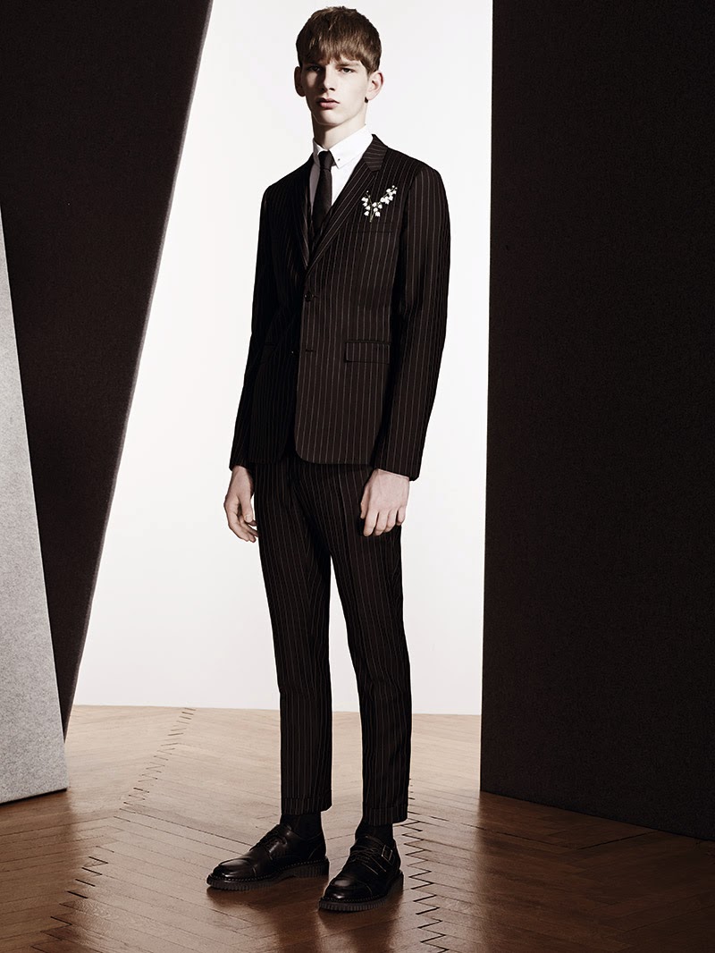MIKE KAGEE FASHION BLOG : THE DIOR HOMME SUIT LES ESSENTIELS COSTUME