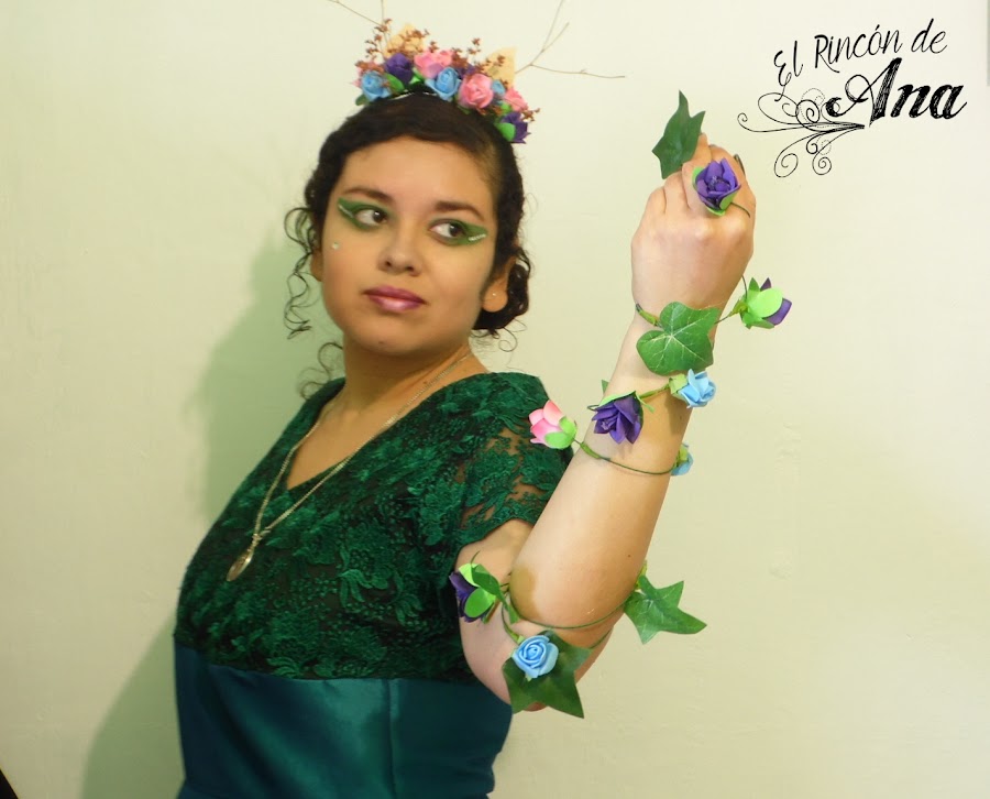 Tiara para disfraz con rosas de fomi