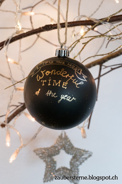Weihnachtskugel bemalen, Weihnachtskugel verzieren, Chalk Board Weihnachtskugel, Kreativblog Schweiz, Lettering, its the most wonderful time of the year, weihnachtsdekoration selber machen