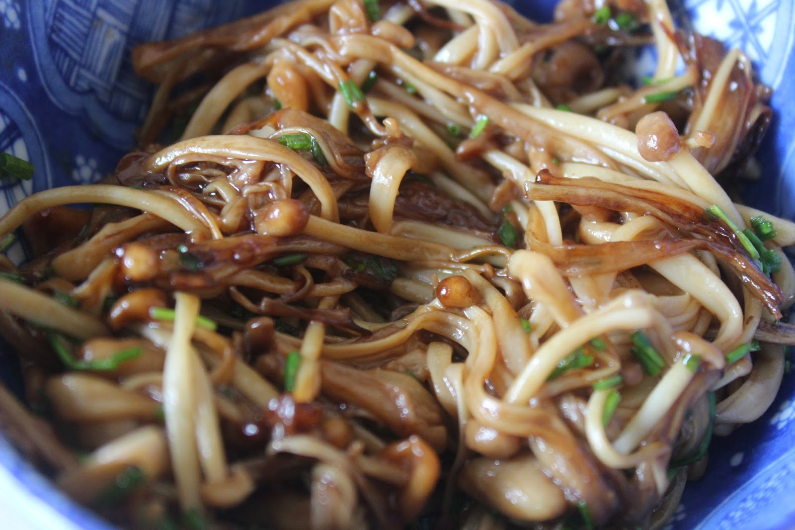 Receitas Cogumelos refogado na manteiga Me Gusta