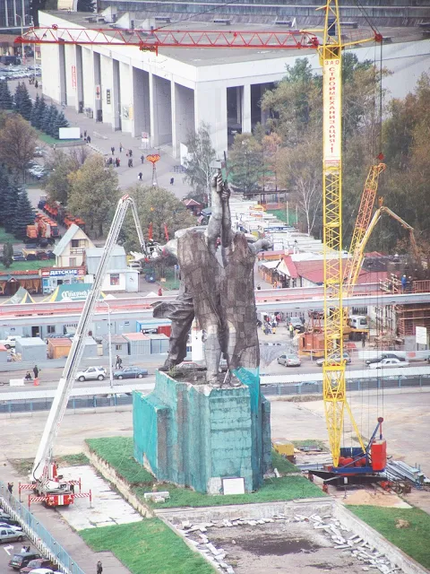 проспект Мира, демонтаж скульптуры «Рабочий и колхозница»