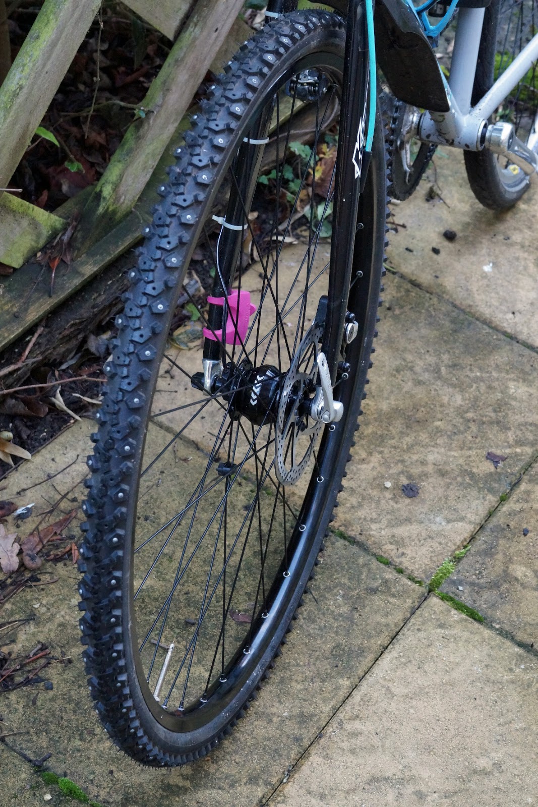 continental nordic spike 700c