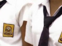 Mengaku seorang guru... Eh malah cium dan peluk anak anak SMP tiga sekaligus Mengaku seorang guru... Eh malah cium dan peluk anak anak SMP tiga sekaligus