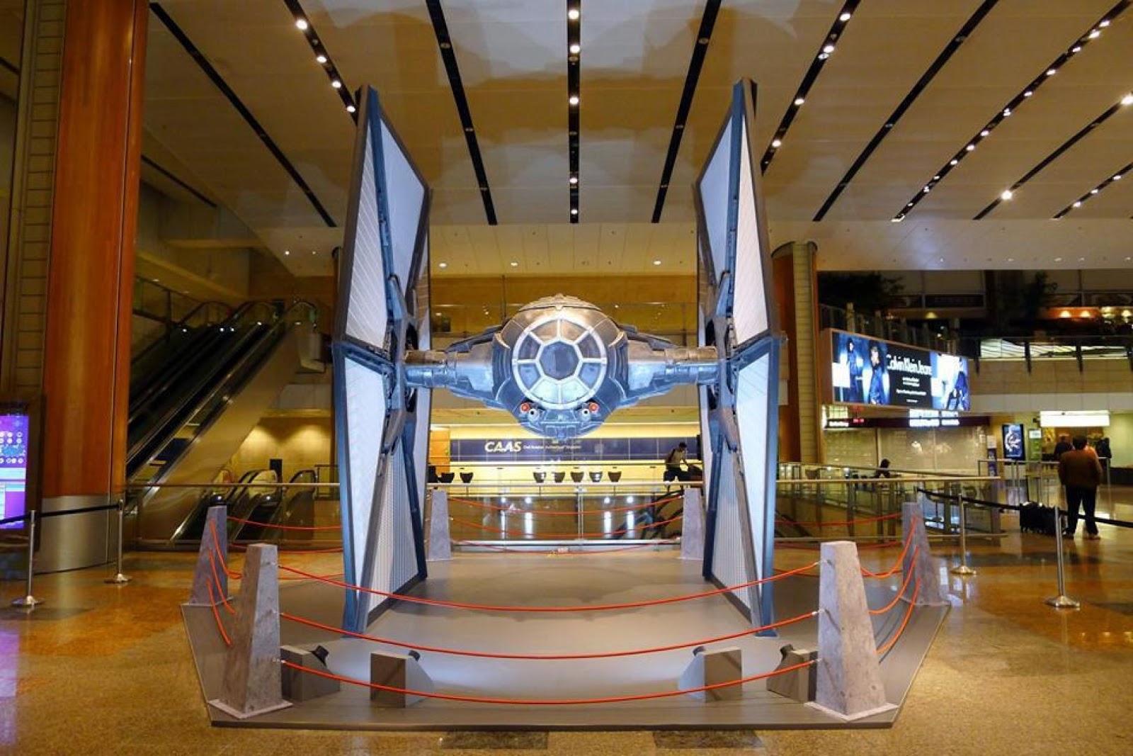 Звезды а аэропорту Звезды а аэропорту