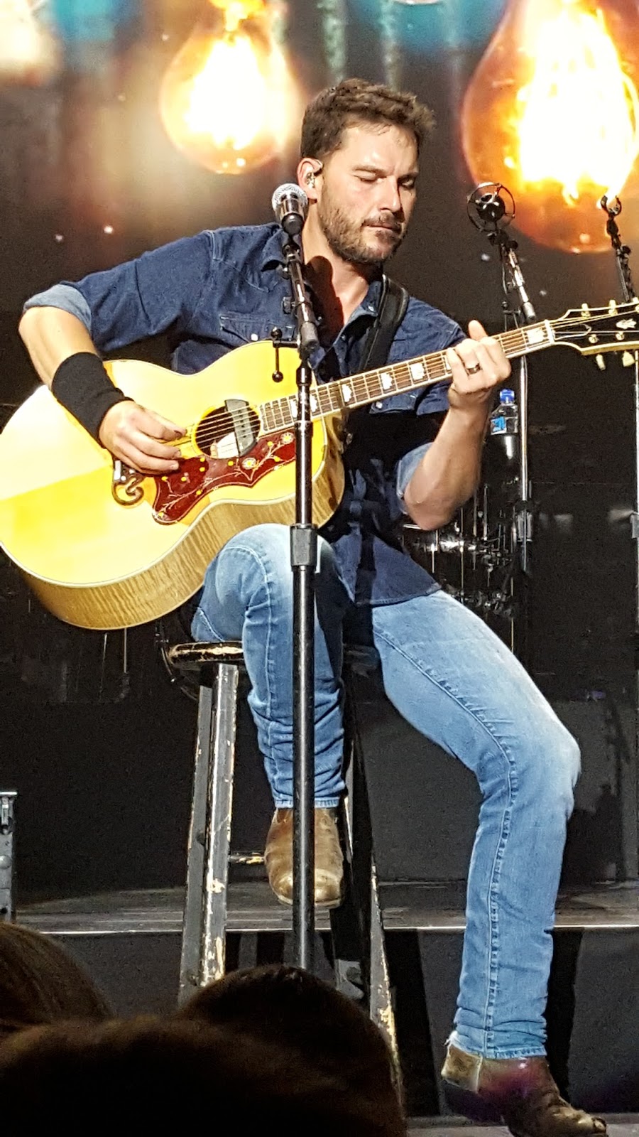 Country Music News International Magazine And Radio Show Konzert