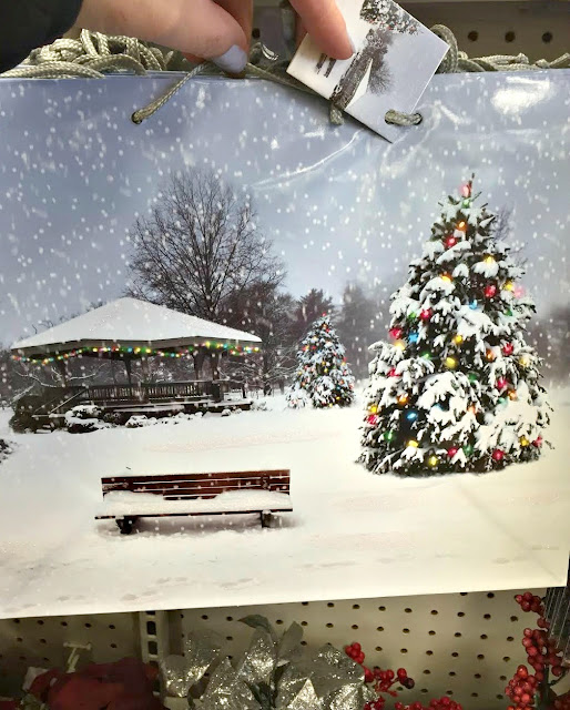 Cheap holiday decor using gift bags | Thrifty Decor Chick | Thrifty DIY, Decor and Organizing