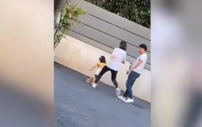 Madre patea a su hija de 3 años por no posar bien