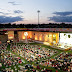 Γήπεδο μετατρέπεται σε… θερινό σινεμά για το Μουντιάλ (Εικόνες)
