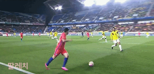 재성이 머리에 닿지 않는 공.gif | 인스티즈