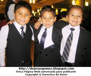 Niños Niños felices en su fiesta de promoción. Foto de niños tomada por Jesus Gómez