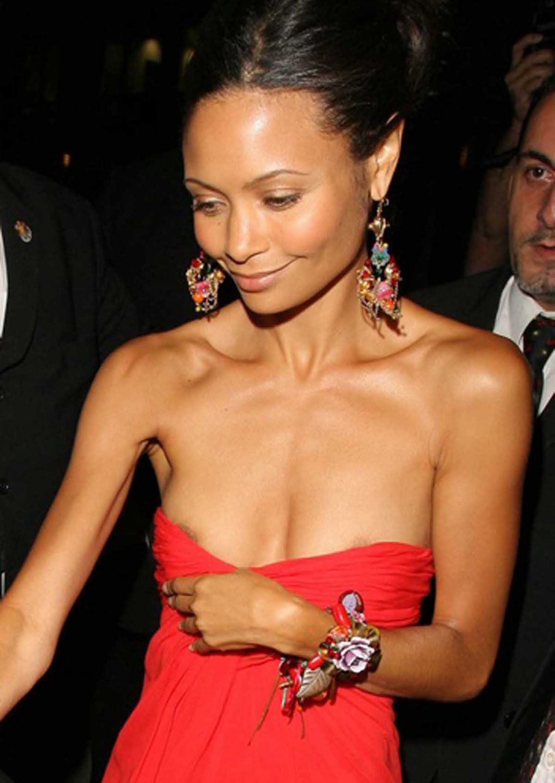 Thandie Newton ("Mission Impossible II") showing cute boobs.