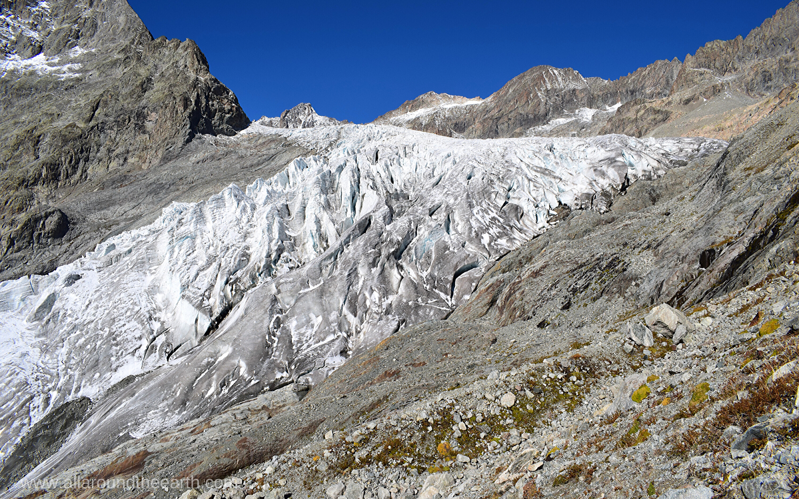 A beautiful hike to the White Glacier: Glacier Blanc in the Écrins National Park in the French Alps