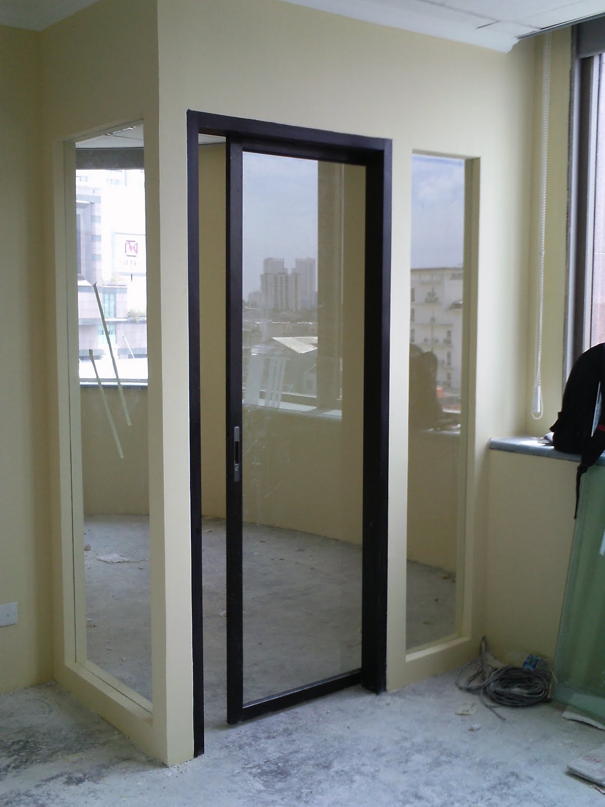 Rendy Aluminium & Baja ringan: Pintu & Jendela Aluminium