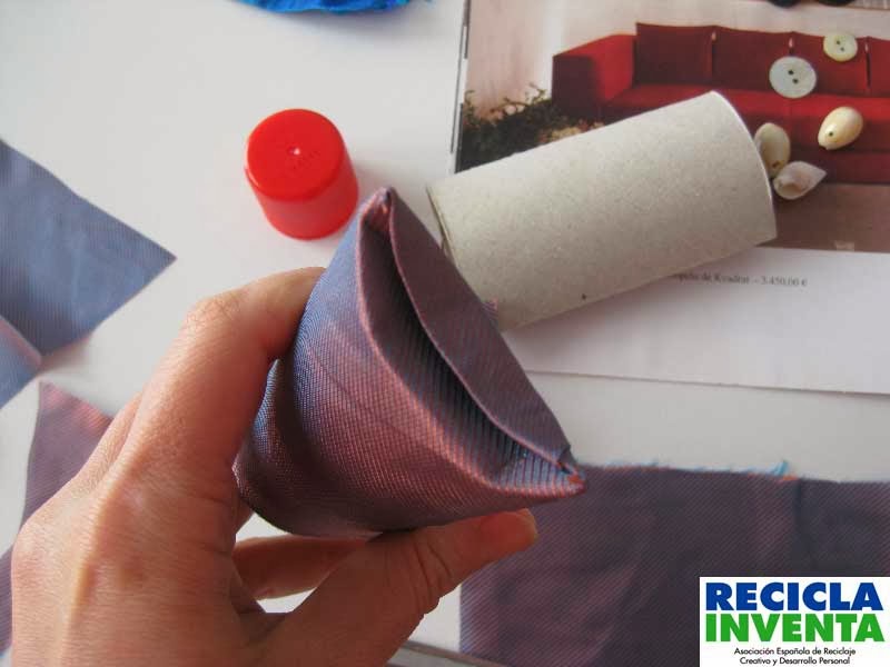 Cajas para regalos con rollos de papel higiénico en Recicla Inventa