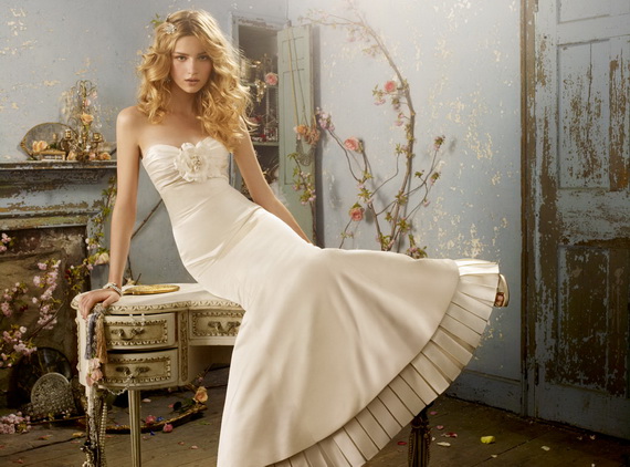 fashion world: Off White Wedding Dresses