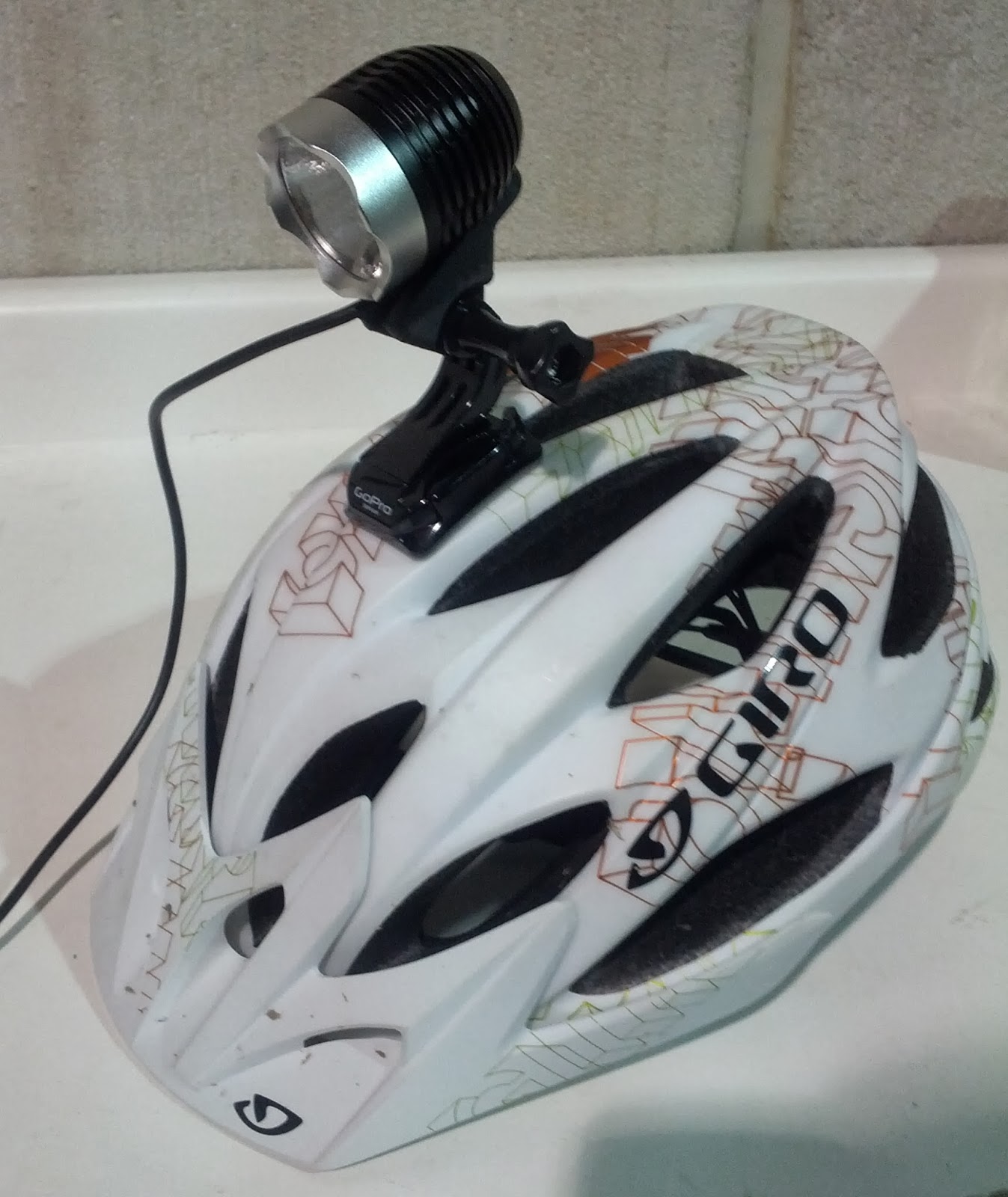 free Helmet Mount+ext cable 【Final Sale!】MagicShine MJ-872 Light /&828 Battery