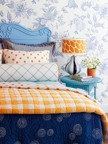 Eye For Design Decorating With The Blue Orange Color Combination If You Have Navy Walls Add Some Orange Accessories To Excite The Room A Bit