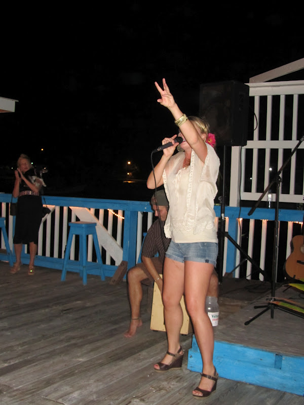 Karen Waldrup Puts On An Amazing Show to Raise Money In San Pedro San