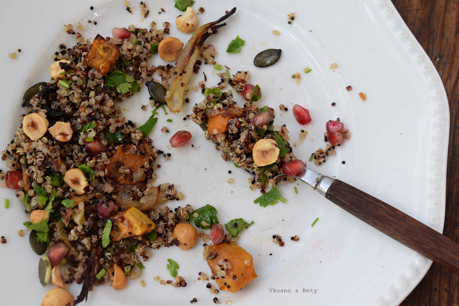 Трицветна киноа, сладък картоф, шалот и лешници Three Colour Quinoa