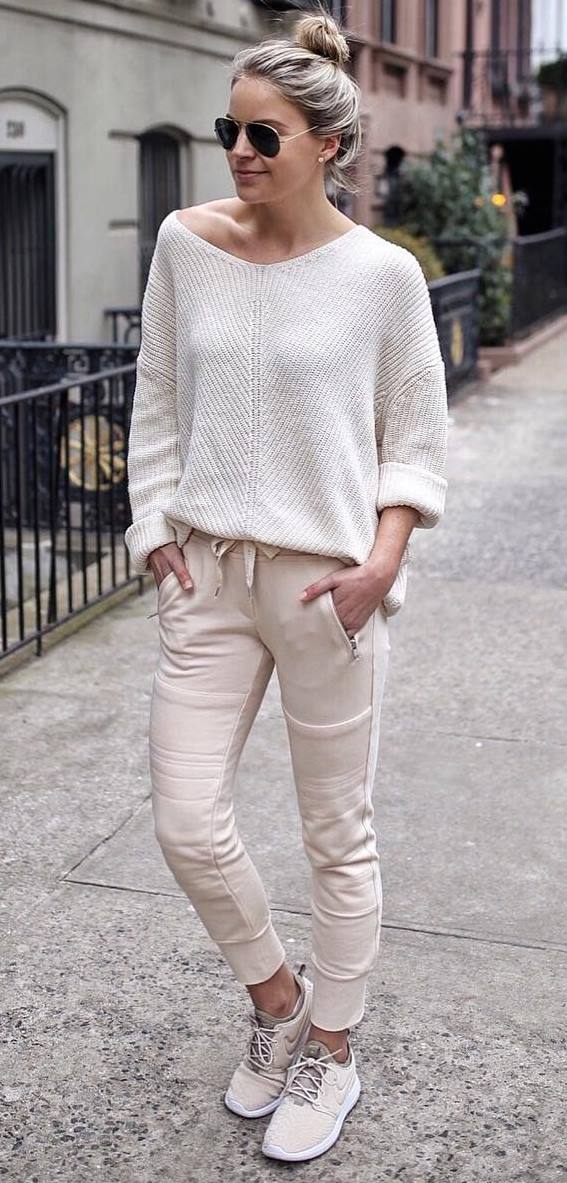 casual spring outfit / sweater + nude pants + sneakers