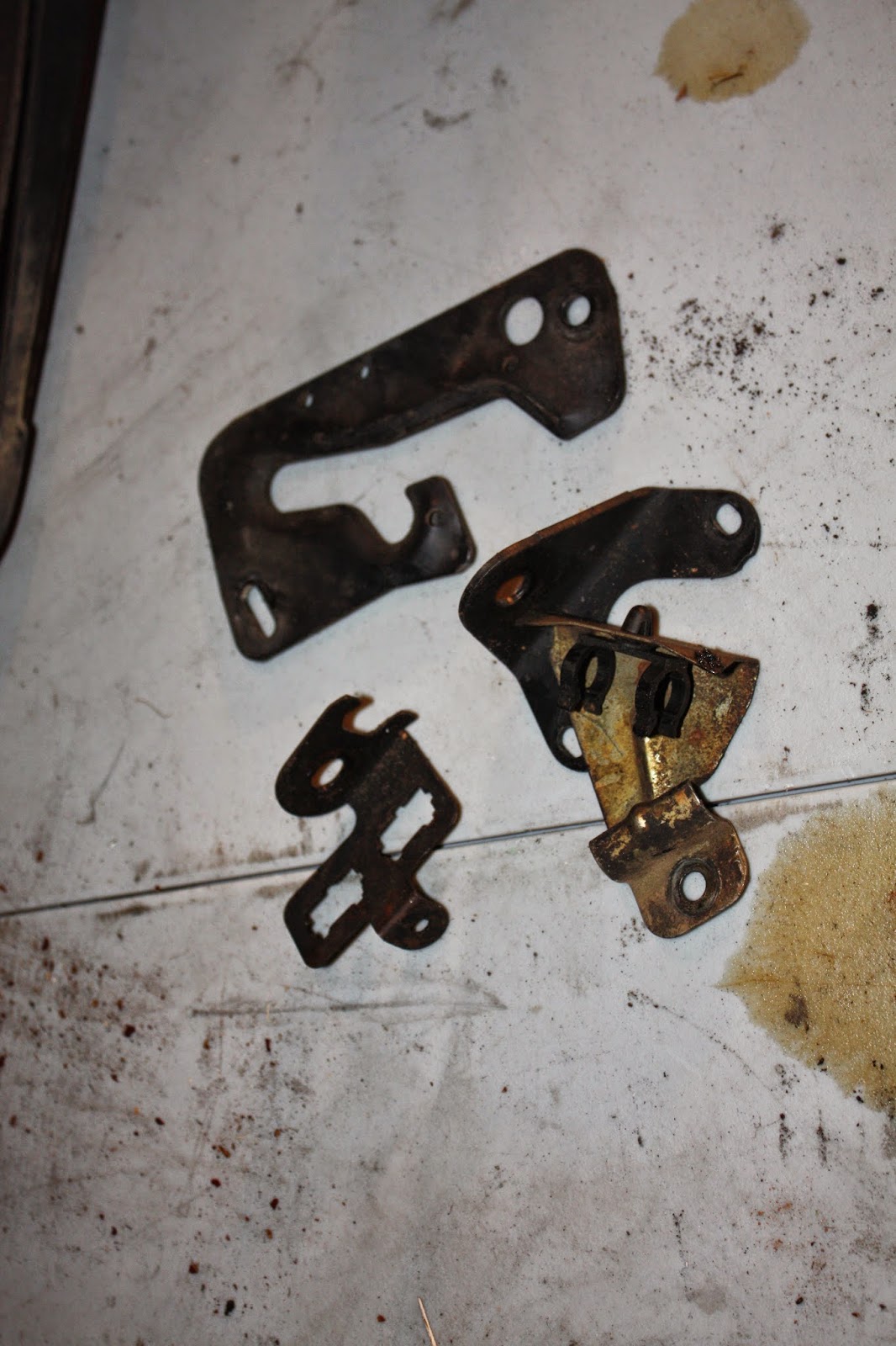 KrEvCon BMW Parts E30 Hood Catches