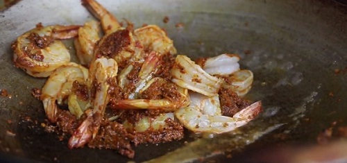 Nấu món tôm Parkia speciosa Thái Lan Cho-tom-len-xao