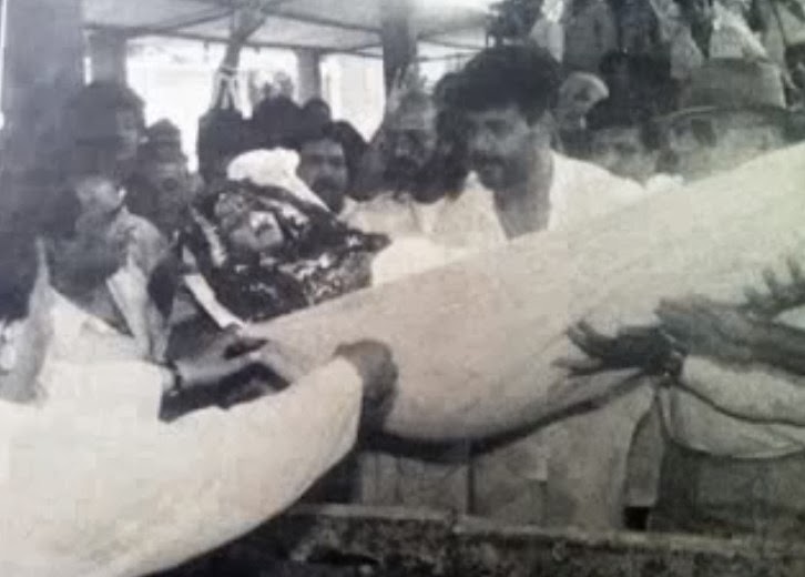 Remembering Actress Divya Bharti Rare Photos Videos Divya bharti's mother meeta bharti passes away. remembering actress divya bharti rare