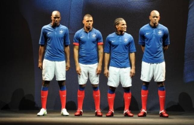 Nike dévoile le maillot Collection Black FFFFoot Mercato