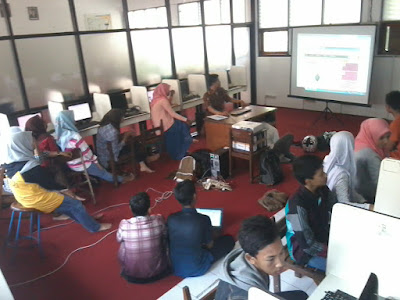 Mading SMK Al-Irsyad Adakan Pelatihan Blog dan Adsense bagi Siswa