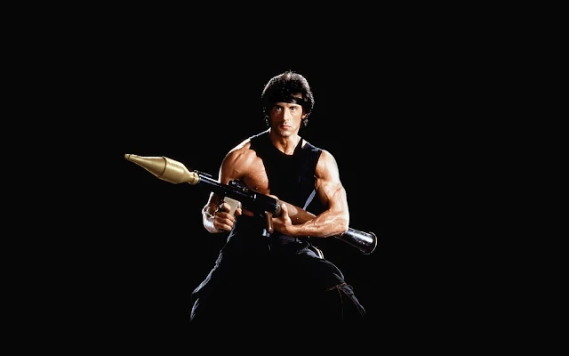 Sylvester Stallone als Rambo met bazooka