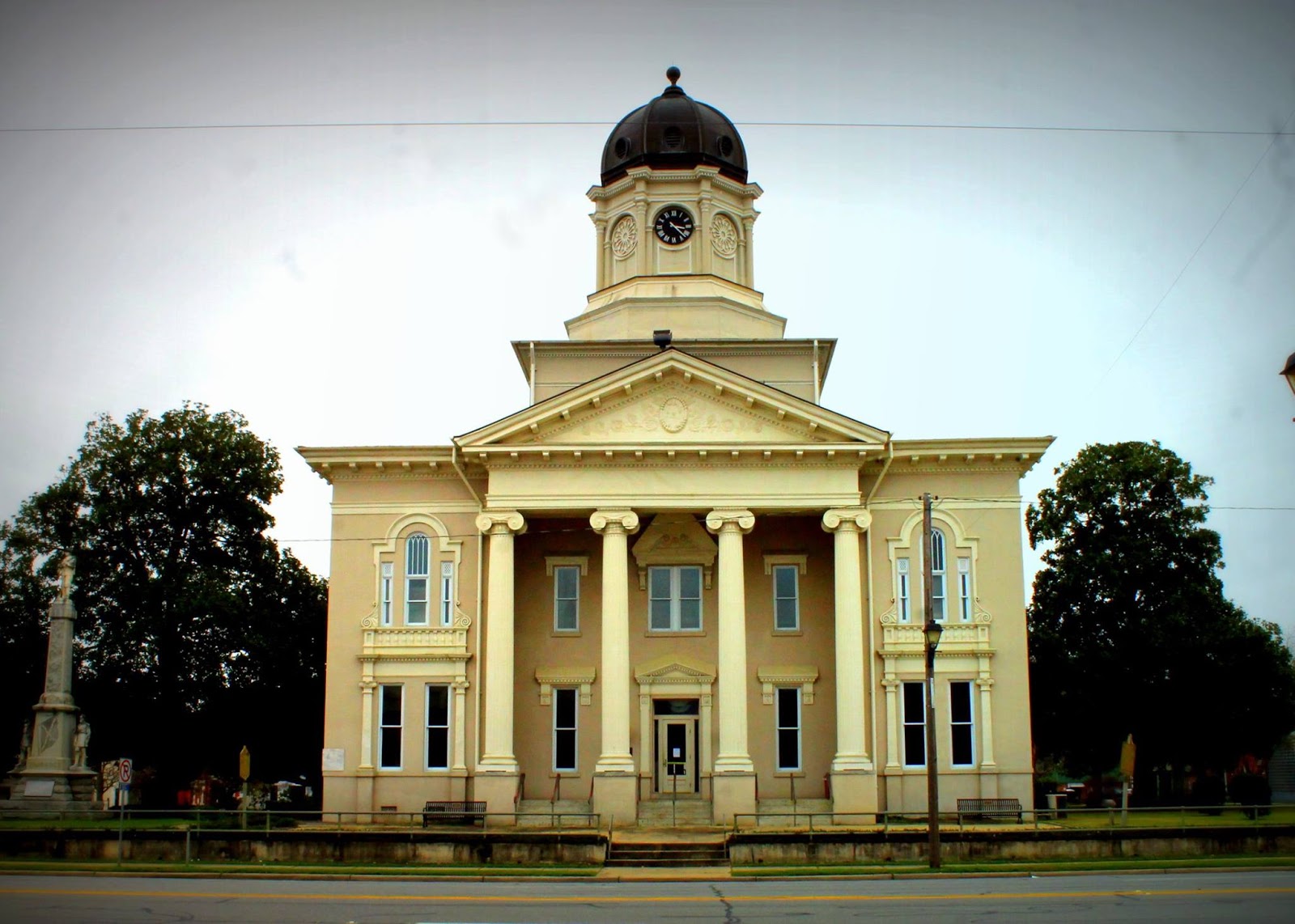 Pulaski County Courthouse in Hawkinsville, GA