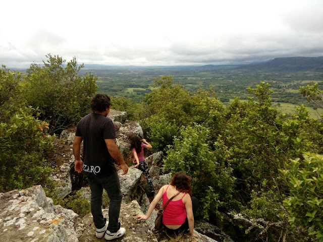 Aventura en el sendero del Cerro Mbatovi