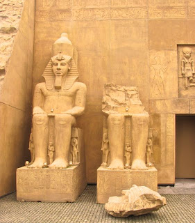 pormenor do Templo de Abu Simbel no Egipto
