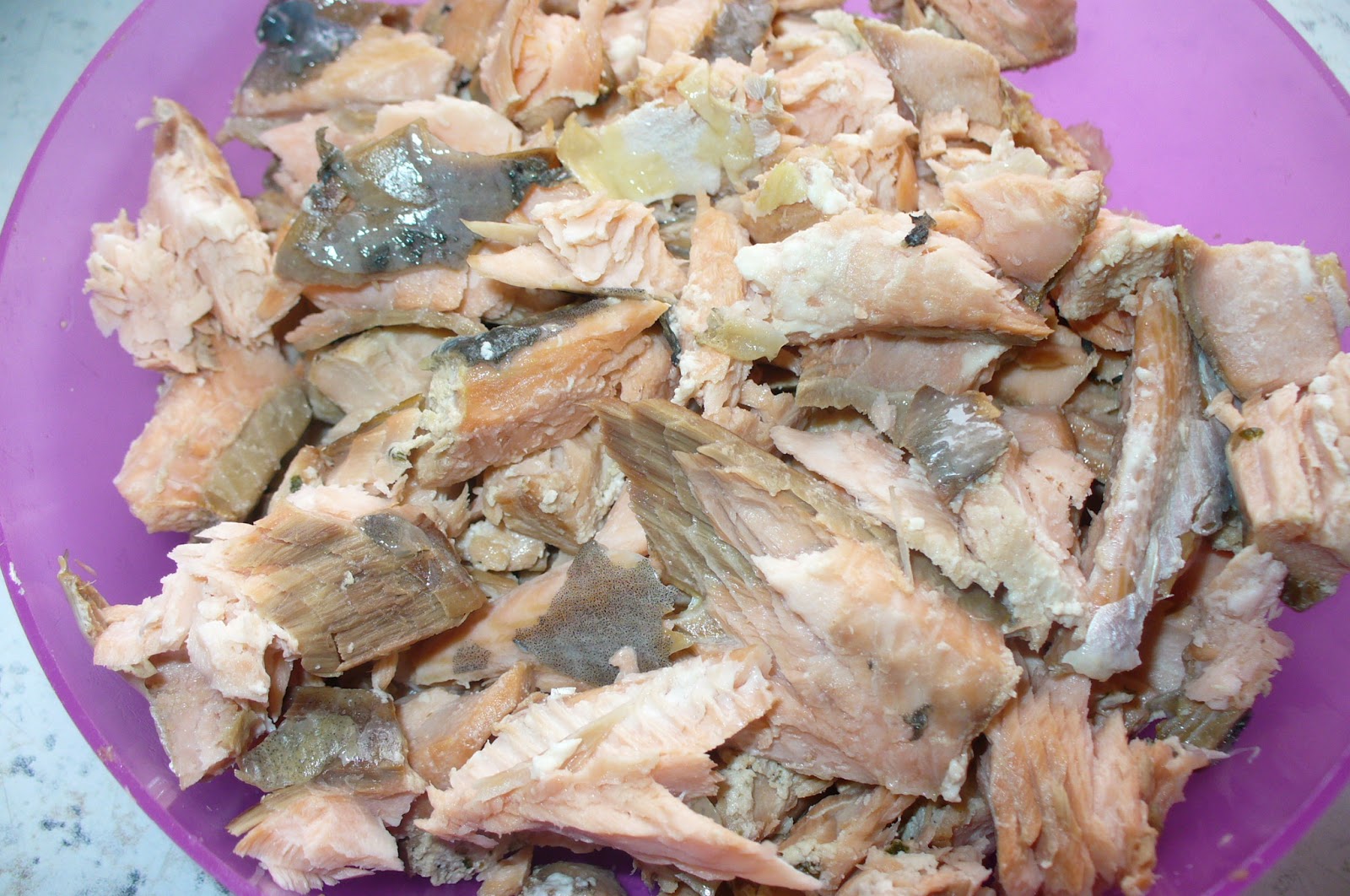Салаты из отварной рыбы ,вкусные