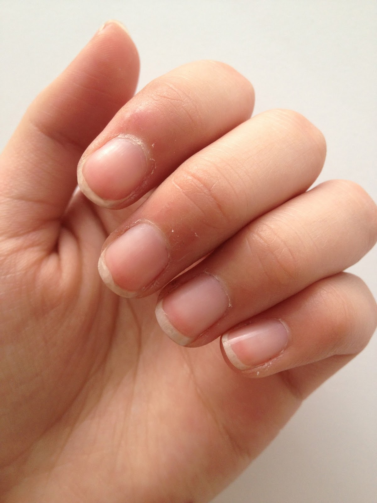 rêveriebelle beauty blog Review Burt's Bees Lemon Butter Cuticle Cream