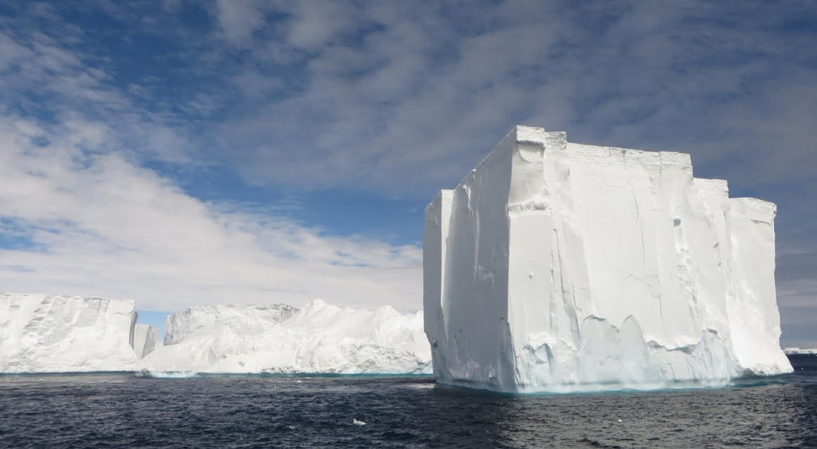 Verso la Catastrofe: l'Antartide si divide in giganteschi Iceberg.