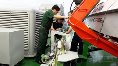 Hinh anh dau tien ve manh vo may bay tuan tham CASA 212 bi roi - Anh 10