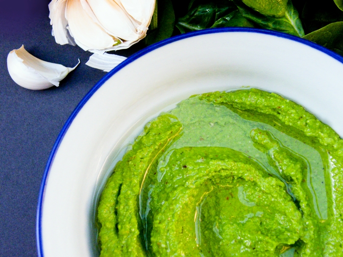 Spinach and Lemon Pesto Recipe. Suitable for vegetarian, vegan and dairy-free diets. www.tinnedtomatoes.com