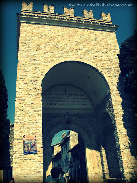 entrance to village of Assisi Italy medieval building Assisi Italy, Umbria Italy, things to see in Assisi