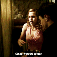 7 Hermione fugindo de um encontro